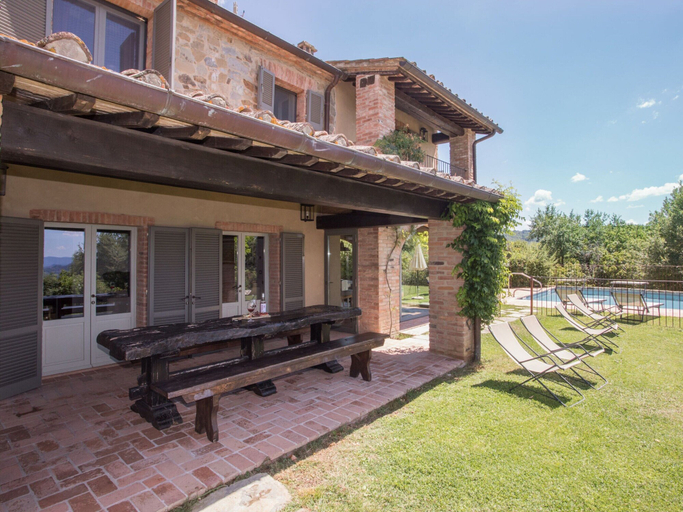 Exterior & Views 2, Villa in Arezzo With Pool and Vineyards, Arezzo