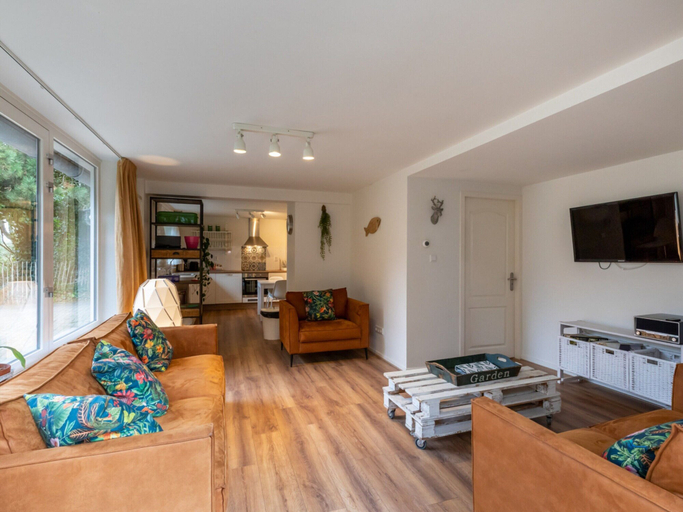 Living area 4, Beautiful Bungalow With Garden, Veere