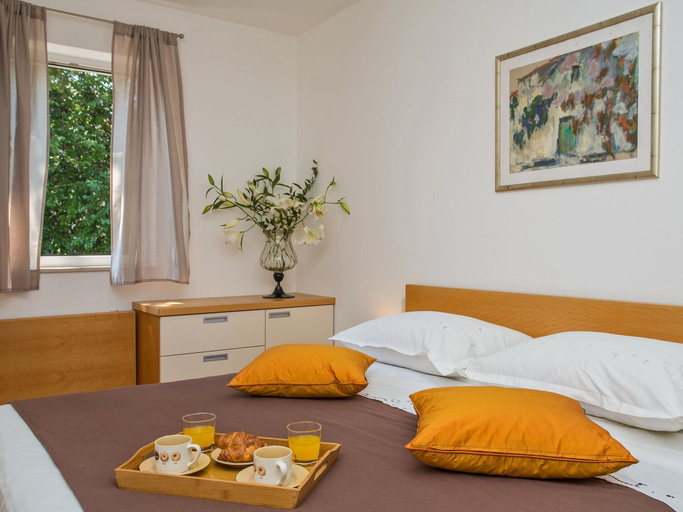 Bedroom 3, Spacious and Modern 1st Floor Apartment With Private Garage, Wi-fi, Dubrovnik