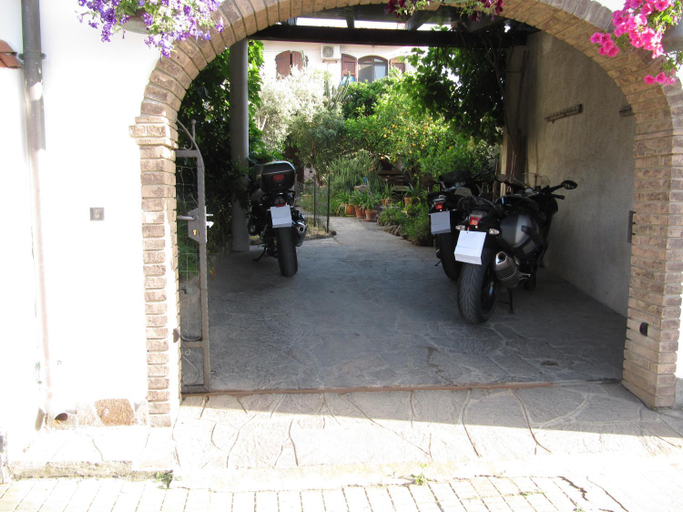 Others 2, Il Portico, Oristano
