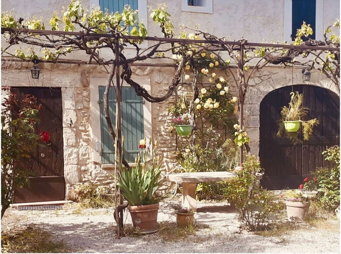 Property grounds 5, Oud Wijnhuis Mas, Bouches-du-Rhône