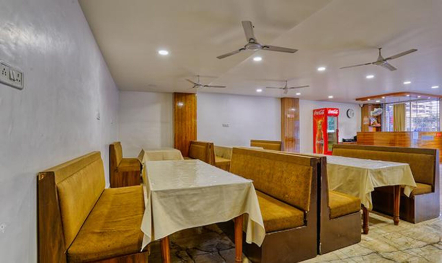 Food & Drinks 3, FabHotel Ten Eleven Grand, Indore