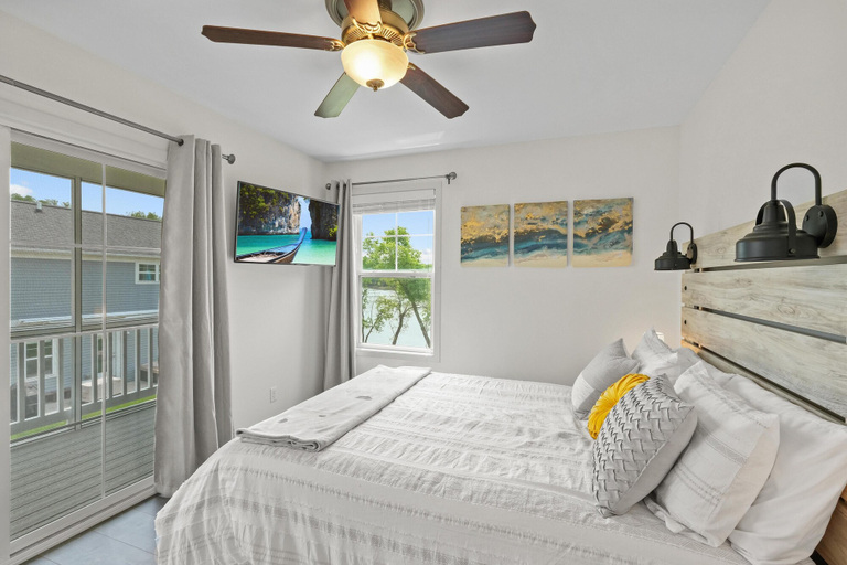 Bedroom 3, On Cloud Wine, La Salle