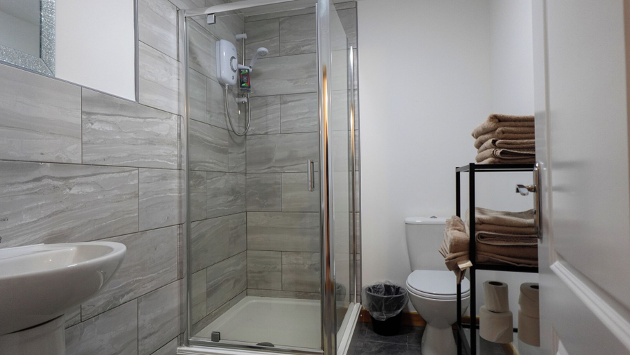 Bathroom, LuxeLiving Apartment, Manchester