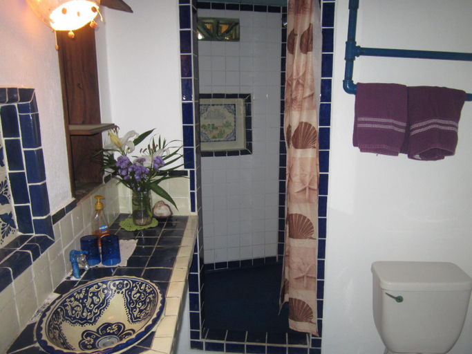 Bathroom 3, Castillo Oasis, Dist. Pochutla