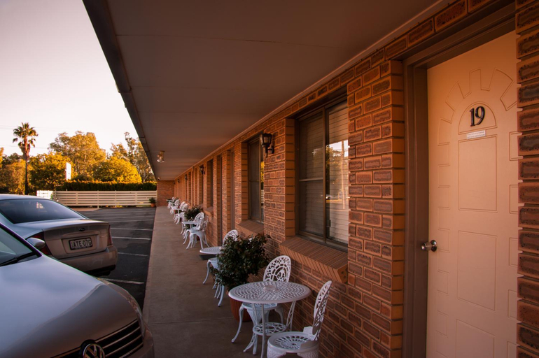 Others 5, Mid Town Inn, Narrabri