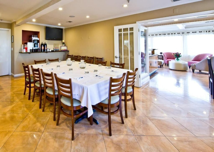 Food & Drinks 4, Millwood Inn And Suites, San Mateo