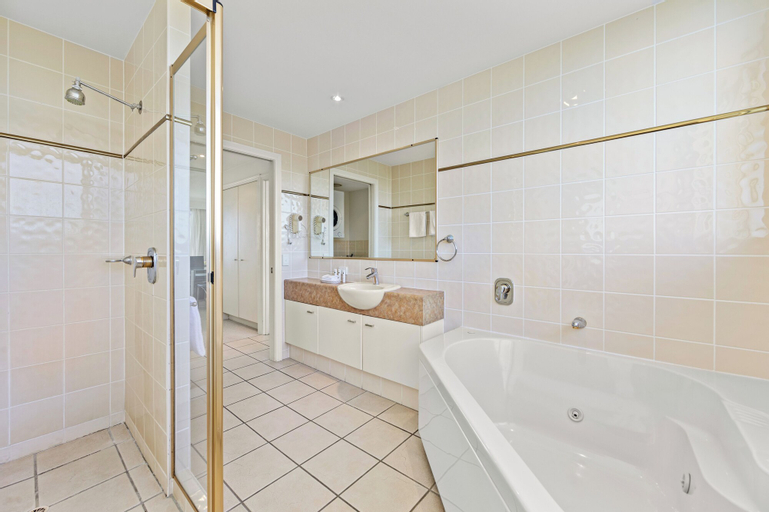 Bathroom 12