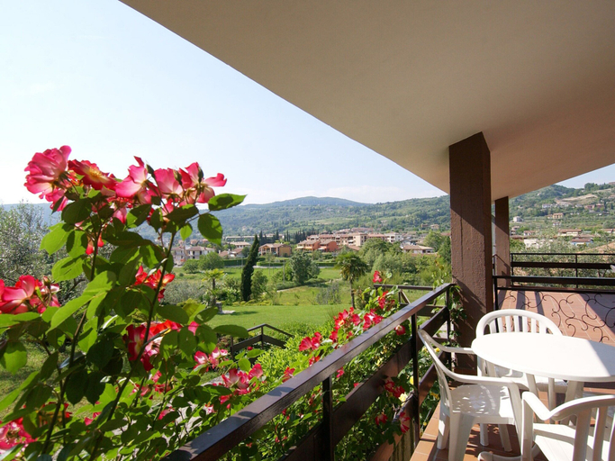 Dining 4, Comfortable Apartment in Garda With Swimming Pool, Verona