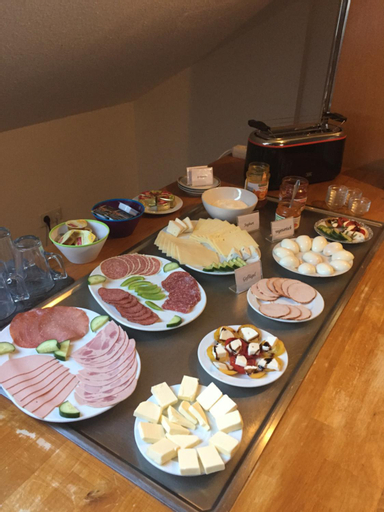 Food & Drinks 15