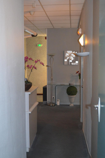 Public Area 2, Hotel de La Croix de Malte, Manche