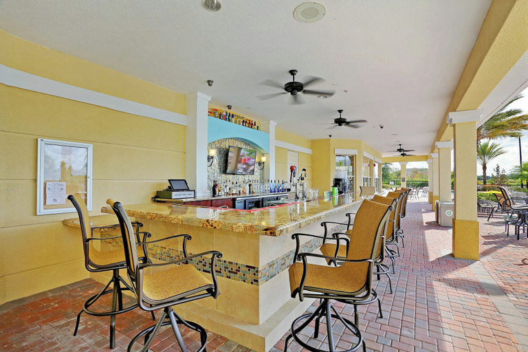 Food & Drinks 5, Tropical Lakeview Condo w. Vegas Game Room - 1014, Orange