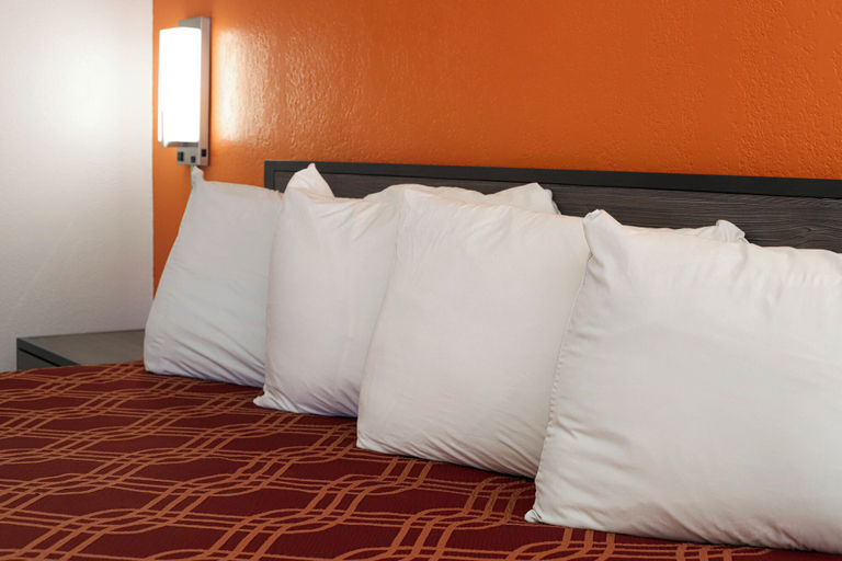 Bedroom 2, Express Inn, Bryan