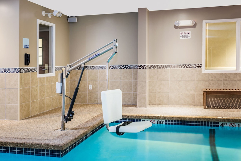 Sport & Beauty 5, Holiday Inn Express & Suites HAMPTON SOUTH-SEABROOK, Rockingham