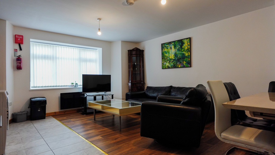 Others 4, LuxeLiving Apartment, Manchester