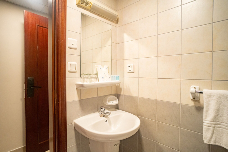 Bathroom 5, Emaar Taiba Hotel, Al Madinah Al Munawwarah