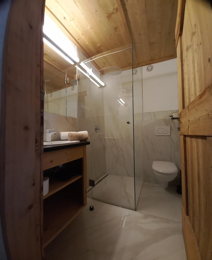 Bathroom 15
