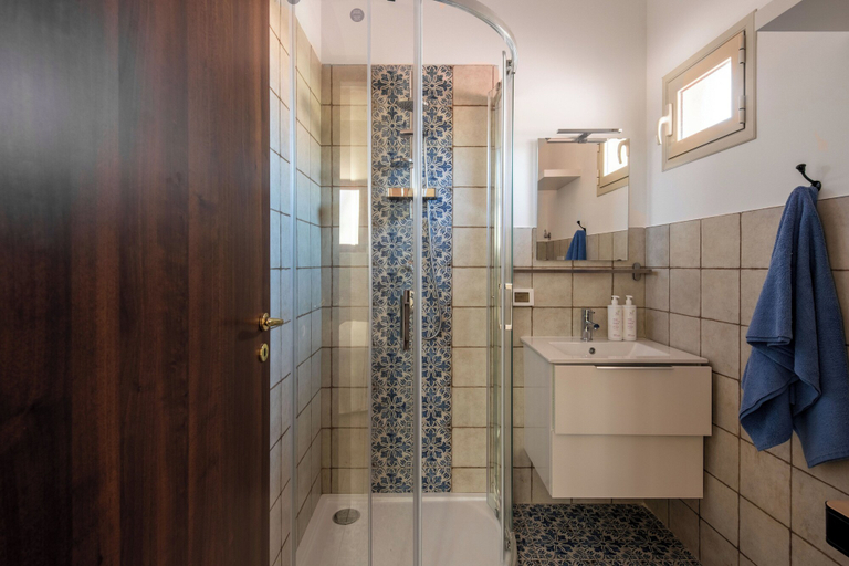 Bathroom, Una finestra sul mare by Wonderful Italy, Palermo