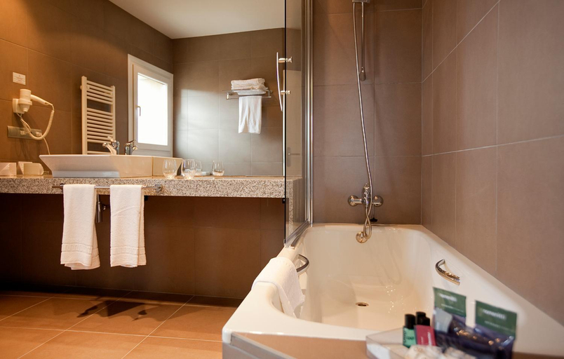 Bathroom 3, Hotel Rural Valdorba, Navarra