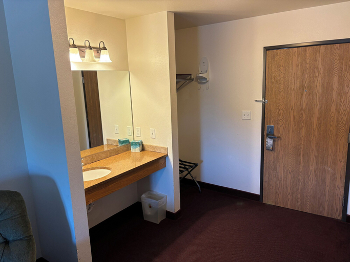 Bathroom 4, Super 8 by Wyndham Rexburg, Madison