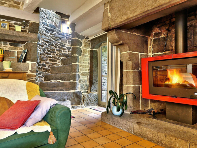 Living room 3, Cosy Holiday Home in Huelgoat With Terrace, Finistère