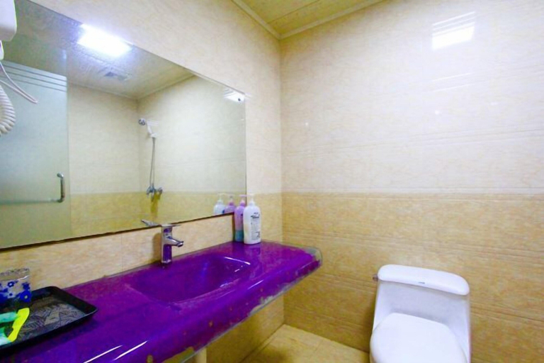 Bathroom 4, Hongdu Hotel, Jiaxing