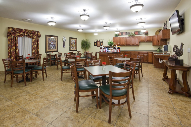 Food & Drinks 5, GrandStay Residential Suites Sheboygan, Sheboygan