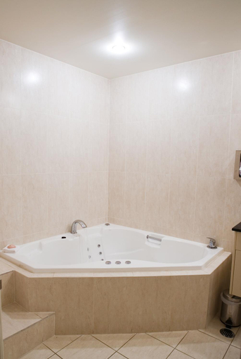 Bathroom 3, Redearth Boutique Hotel, Mount Isa