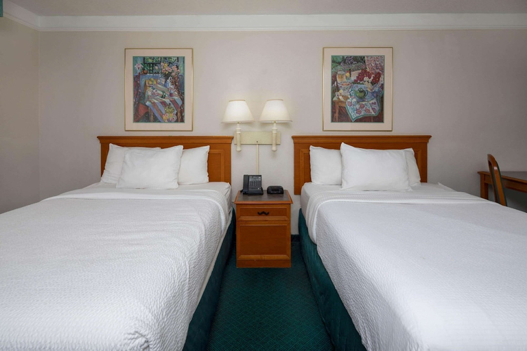 Bedroom 2, Super 8 by Wyndham Savannah, Chatham