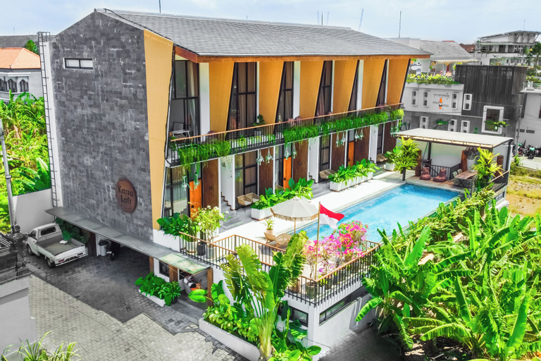 Exterior & Views