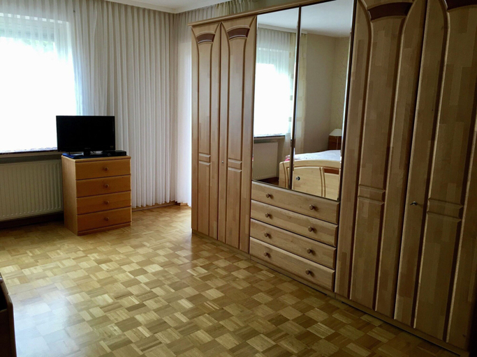 Bedroom 3, Unterkunft mit Zwei Baeder in Lirstal, Vulkaneifel