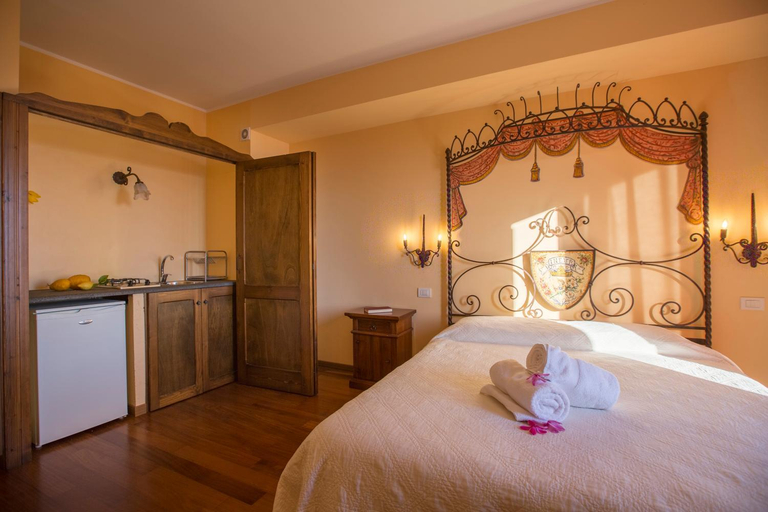 Bedroom 2, Borgo Medievale, Messina
