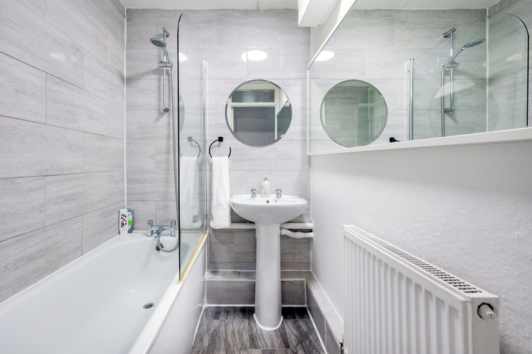 Bathroom 3, Nice 2-bed flat near earls court, London