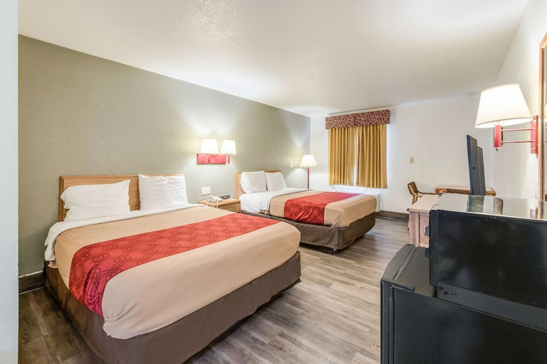 Bedroom 3, Econo Lodge Truman Inn, Pettis