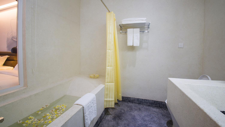 Bathroom 25