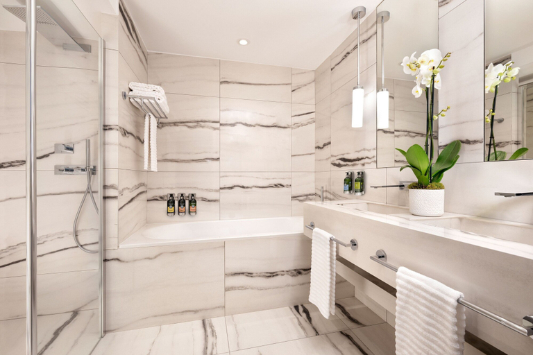 Bathroom 5, Le Meridien Nice, Alpes-Maritimes