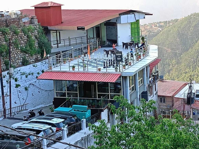 Exterior & Views