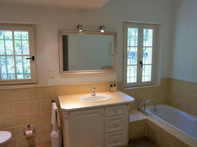 Bathroom 5, Holiday Home With Garden Near Lorgues, Var