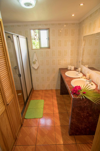 Bathroom, Cabanas Henua Iti, ísla de Pascua