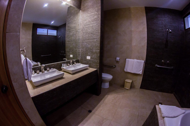 Bathroom 5, Dharma Beach, Santa Elena