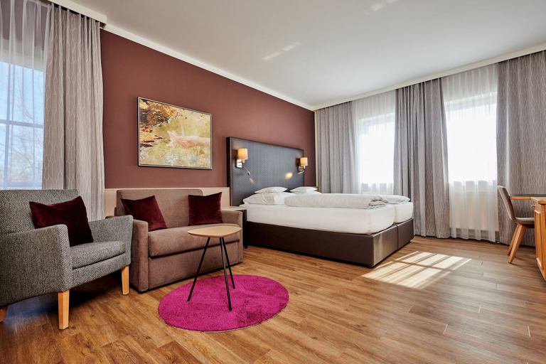 Bedroom 2, Hotel am See, Regensburg
