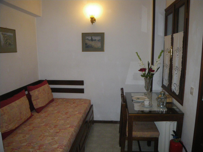 Bedroom 2, Villa Georgie, Thessaly
