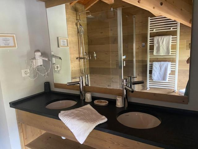 Bathroom 3, Hotel & Restaurant Les Escondus, Hautes-Alpes