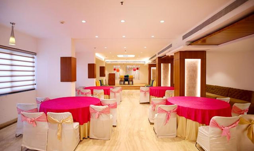 Food & Drinks 4, FabHotel Prime Bellmont, Gautam Buddha Nagar