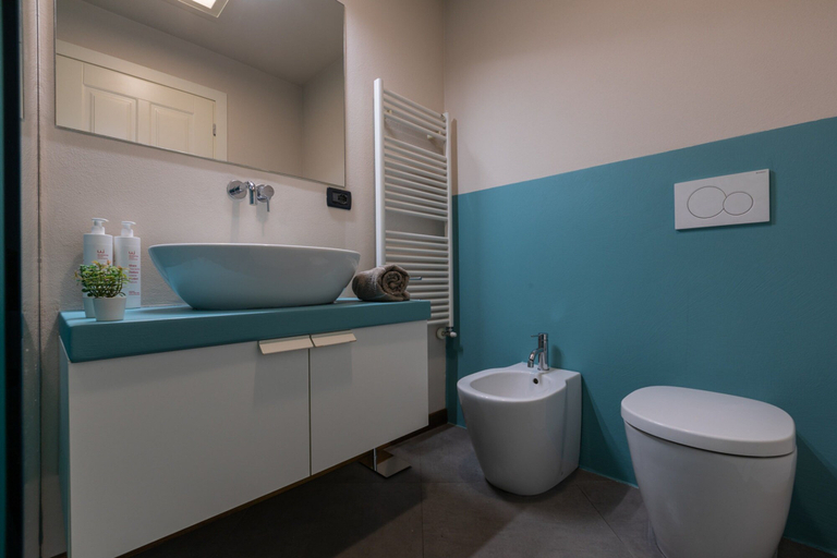 Bathroom 5, La Casa del Mercato by Wonderful Italy, Torino