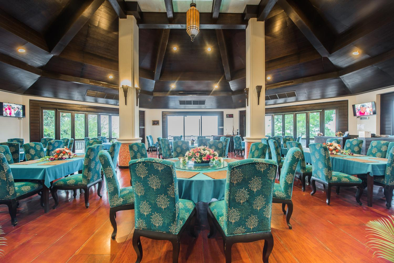 Food & Drinks 5, Gassan Khuntan Golf & Resort, Mae Tha