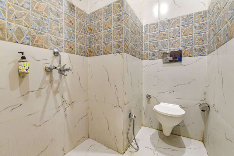 Bathroom, FabHotel Jugnu, Chandigarh
