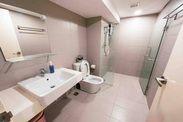 Bathroom 14