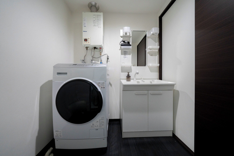 Bathroom 4, Norwegian Wood 303, Sapporo