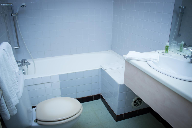 Bathroom 4, Le Terminus, Bouches-du-Rhône